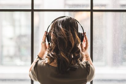 3 posturi de radio de ascultat când citești