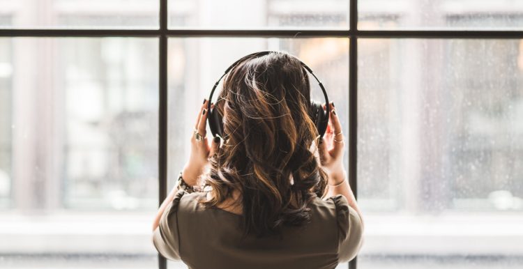 3 posturi de radio de ascultat când citești