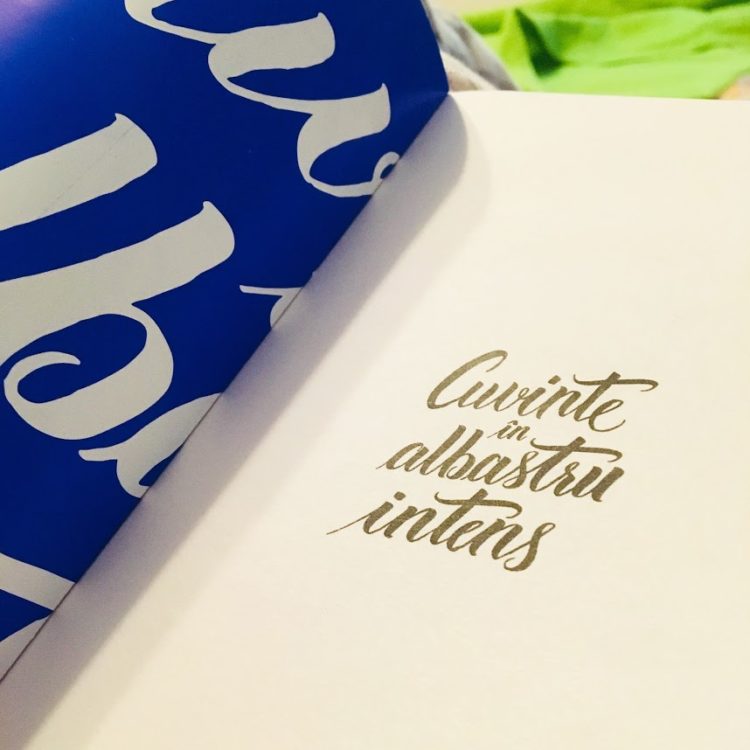 Cuvinte in albastru intens