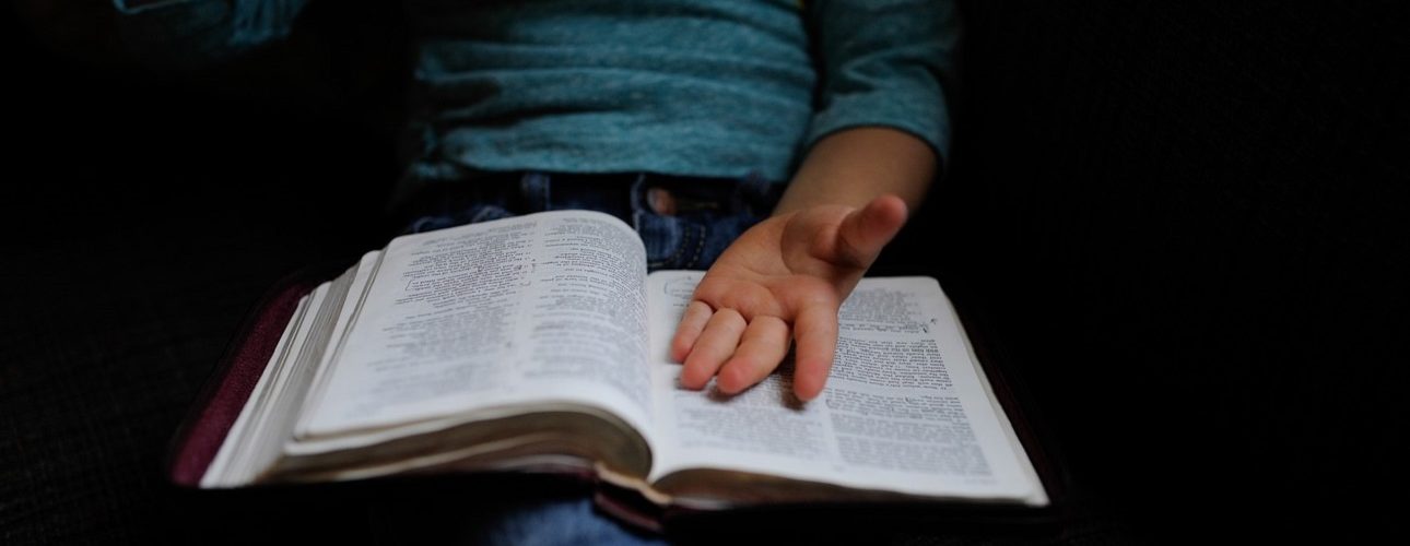 Copiii de etnie rromă sunt super-eroi în povești