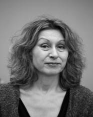 Lesley Downer